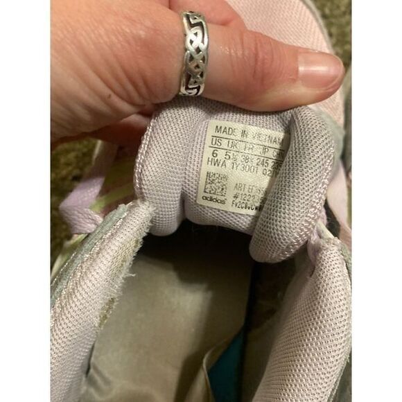Adidas Pink Tennis Shoes Sneakers Sz 6 - Picture 2 of 5